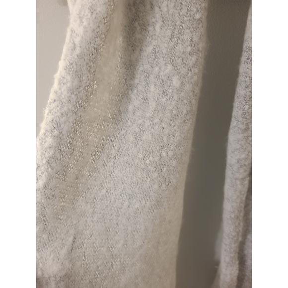 Cute Grey Fluffy Scarf - Picture 3 of 3